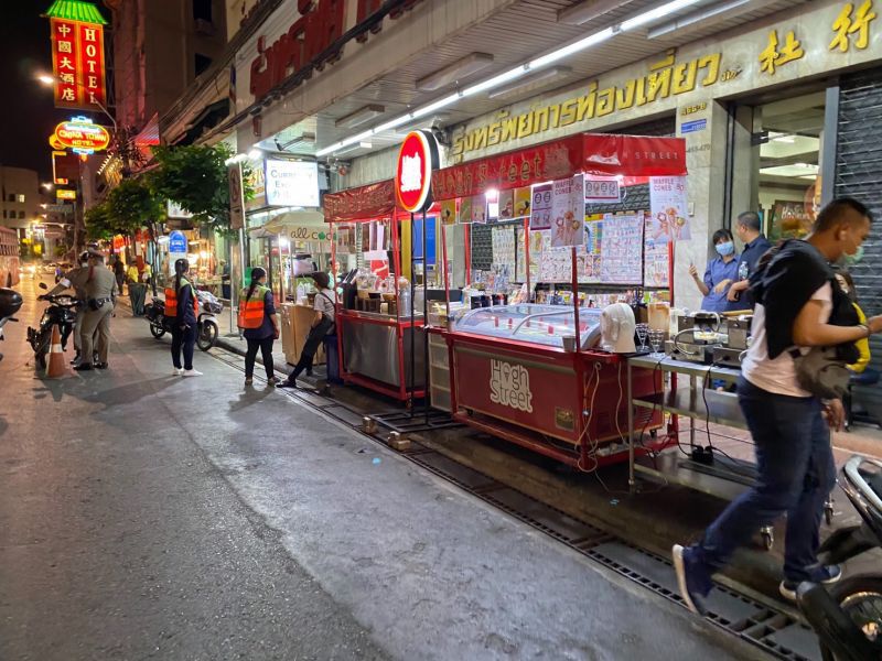 บรรยากาศยามค่ำคืน"ถนนข้าวสาร-เยาวราช"หลังโควิด-19ถาโถม