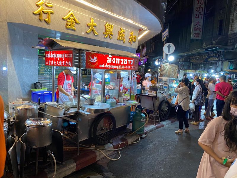 บรรยากาศยามค่ำคืน"ถนนข้าวสาร-เยาวราช"หลังโควิด-19ถาโถม