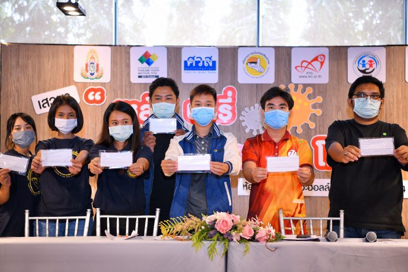 แพทย์เตือน ดื่มเหล้า-ดูดบุหรี่ เสี่ยงโควิด หลังพบ11 คนติดเชื้อ