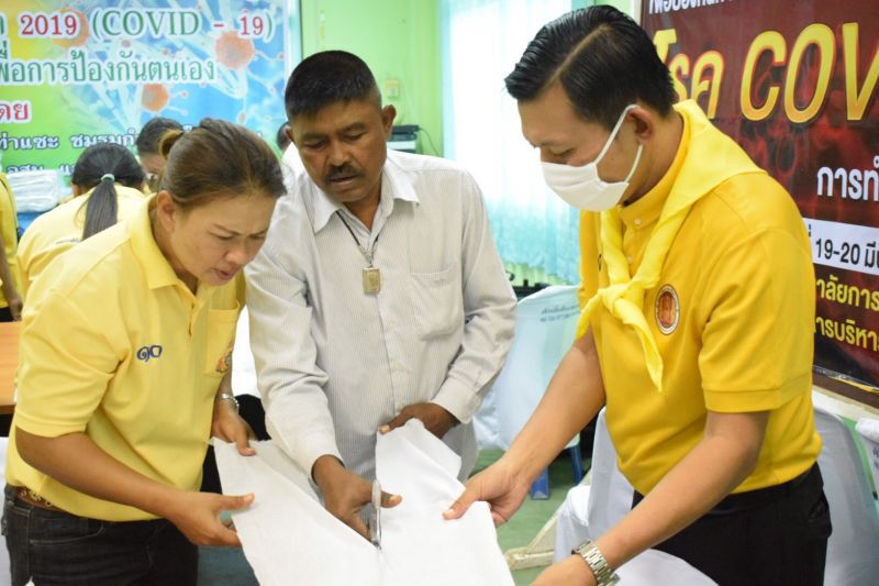 อบต.หงษ์เจริญ ร่วมกับ วิทยาลัยการอาชีพท่าแซะ จัดอบรมการทำหน้ากากอนามัย