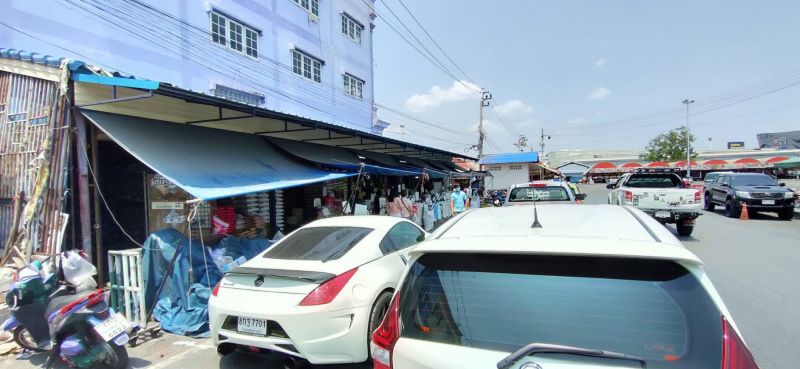 “นนทบุรี” ห้างเงียบ-ตลาดสดคึกคัก คนแห่ตุนเสบียง