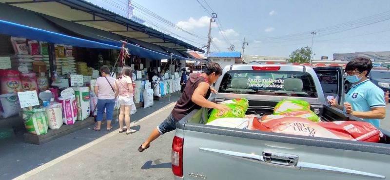 “นนทบุรี” ห้างเงียบ-ตลาดสดคึกคัก คนแห่ตุนเสบียง