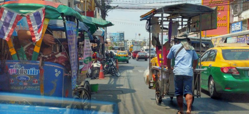 “นนทบุรี” ห้างเงียบ-ตลาดสดคึกคัก คนแห่ตุนเสบียง