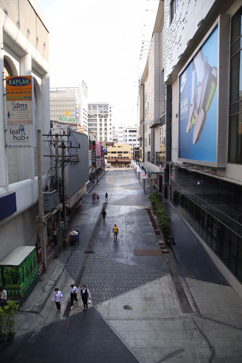 ราชประสงค์เหงา หลังกทม.สั่งปิดห้าง(ภาพชุด)
