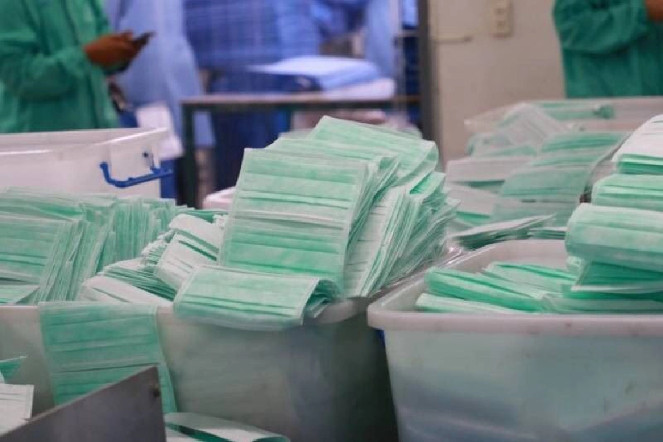 คุมเข้มตลาดปลาสหกรณ์ประมงแม่กลองต้องใส่หน้ากาก