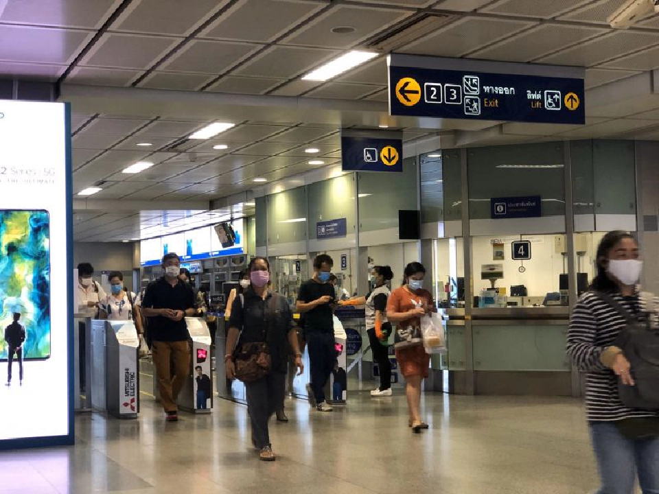 บรรยากาศ “MRT” คนสวมหน้ากากเคร่งครัด