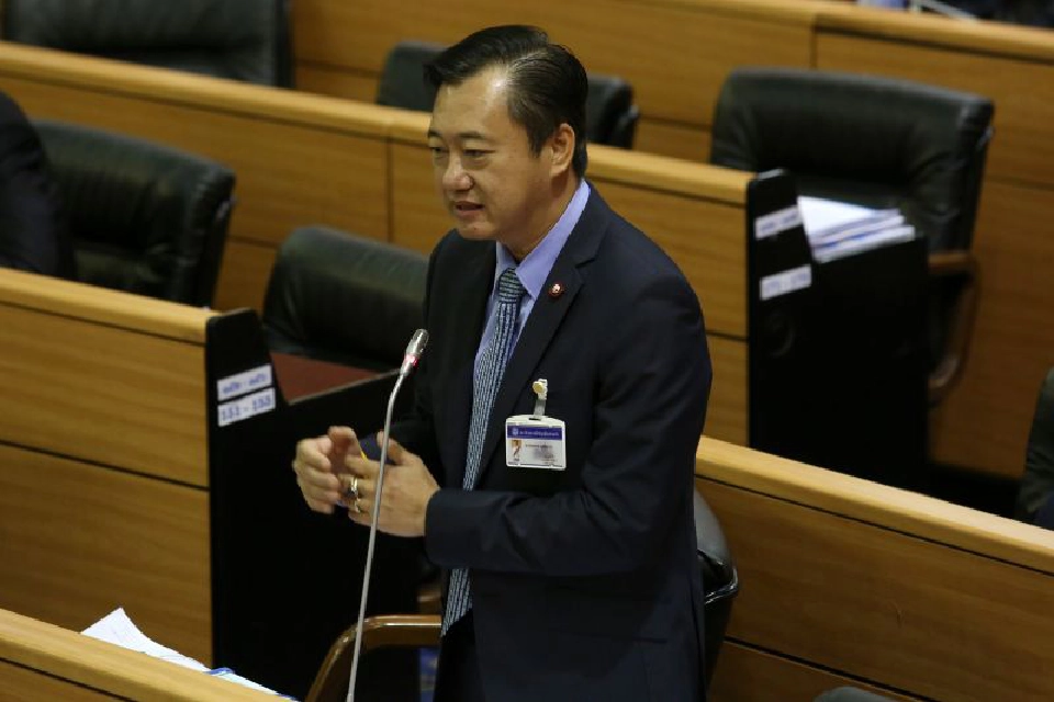 นายสมชาย แสวงการ