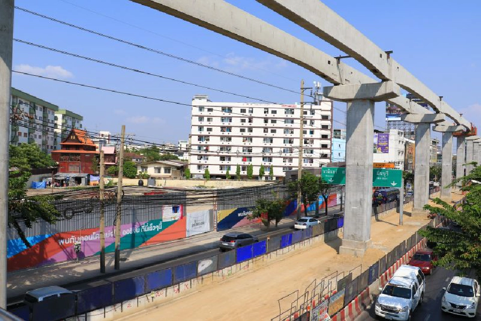 ‘สายสีเหลือง’ ชนดะ...ตึกแถว  พลิกลาดพร้าวขึ้นตึกสูง