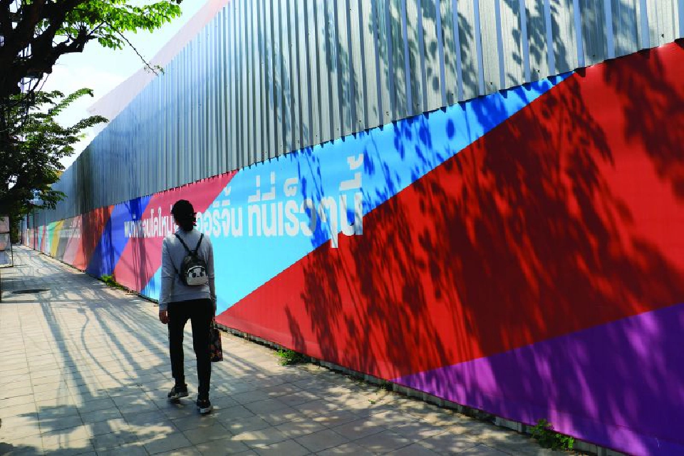 ‘สายสีเหลือง’ ชนดะ...ตึกแถว  พลิกลาดพร้าวขึ้นตึกสูง