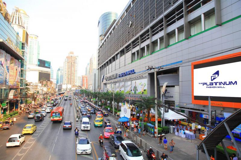 แพลทินัมฯ ขยายเวลาปิด-งดเก็บค่าเช่า 