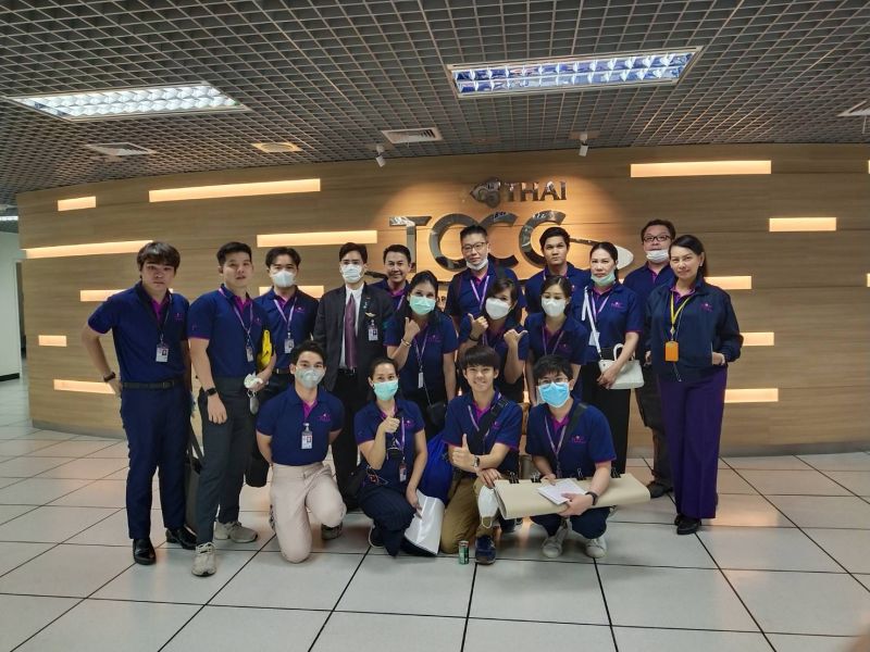 “แอร์-สจ๊วต-นักบิน”การบินไทย ร่วมส่งผู้โดยสารกลับบ้าน