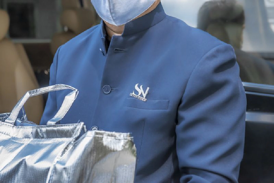 Silver Voyage Clubปรับกลยุทธ์สู้โควิดส่งอาหารพรีเมียมด้วยรถลิมูซีนปลอดเชื้อ