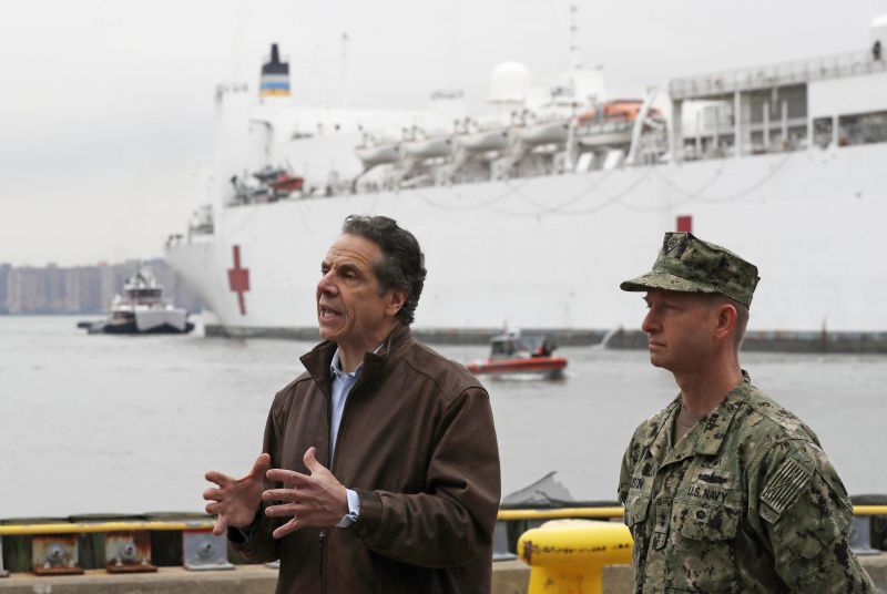 เรือ USNS Comfort โรงพยาบาลลอยน้ำที่กองทัพสหรัฐฯส่งมาช่วยผู้ป่วยโควิด-19 ในนิวยอร์ค