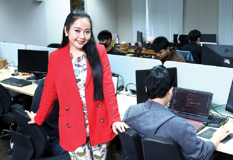 อลิสา จีรภิญญาภัฎ