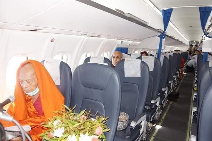 "พระสังฆนายกเมียนมา" ขึ้นเครื่องบินลัดฟ้าสวดเจริญพระพุทธมนต์ป้องกันโควิด