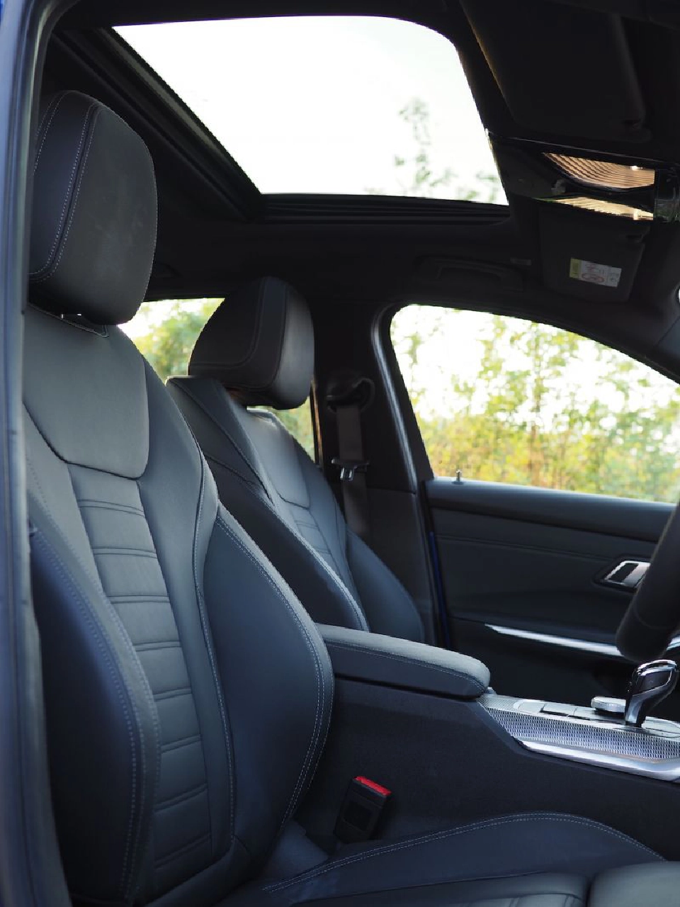 ลองขับ BMW 330e เสียบปลั๊กสมรรถนะโหด