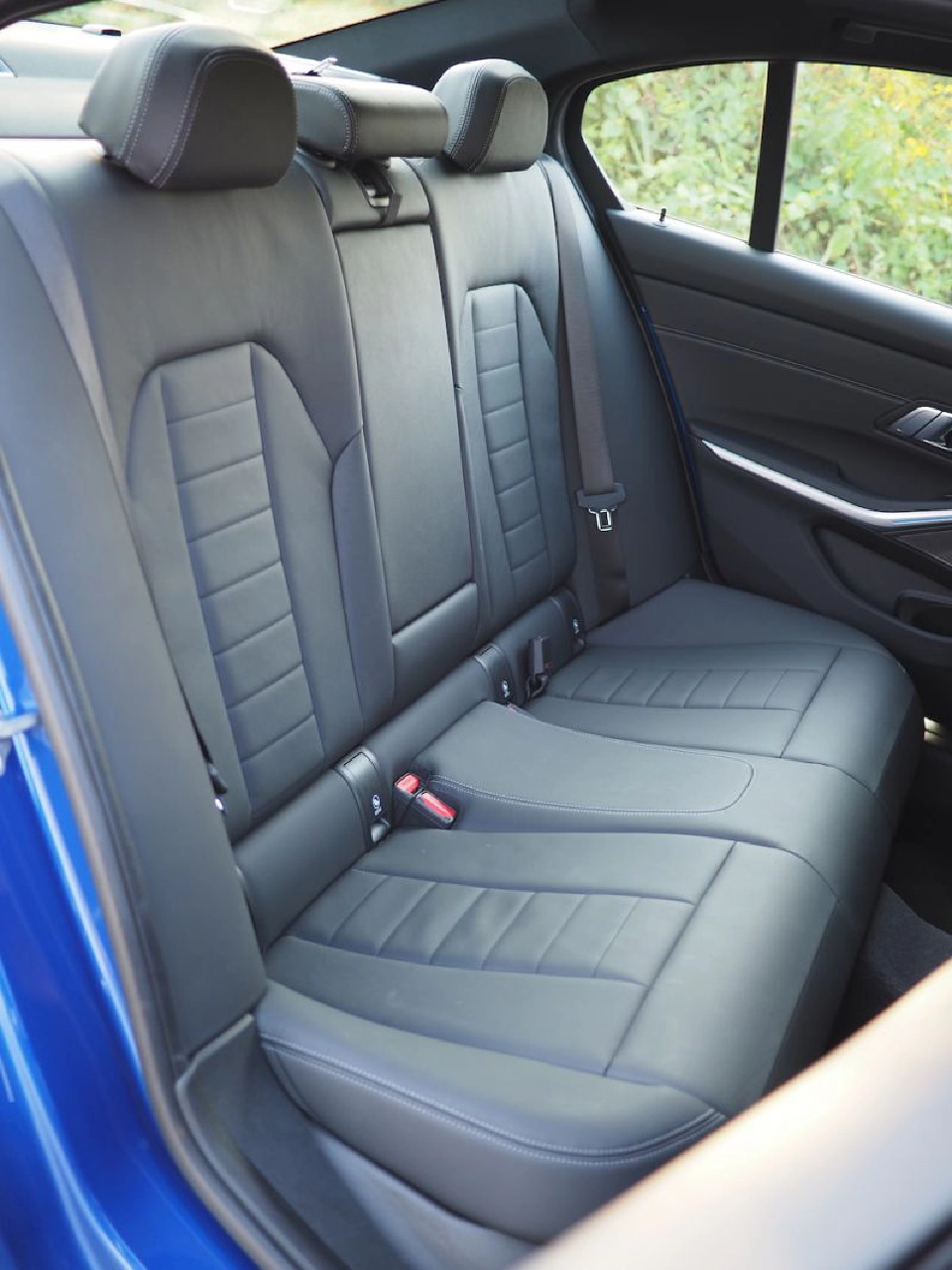 ลองขับ BMW 330e เสียบปลั๊กสมรรถนะโหด