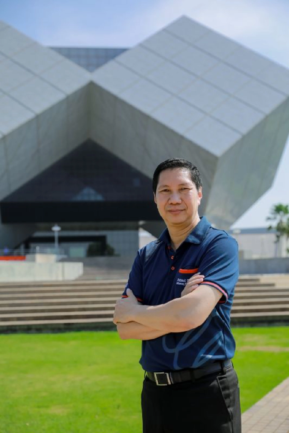 ผศ.ดร.รวิน  ระวิวงศ์ 