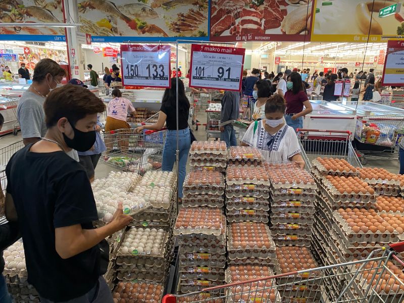 แห่กักตุนอาหาร เหตุข่าวลือเคอร์ฟิว 24 ชั่วโมง