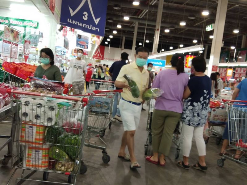 แห่กักตุนอาหาร เหตุข่าวลือเคอร์ฟิว 24 ชั่วโมง