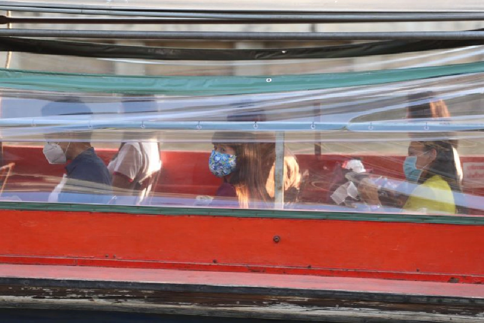 โดยสารสาธารณะพร้อมใจจัดระเบียบป้องกันโควิด-19