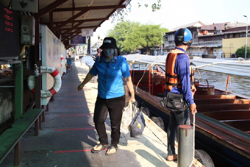 โดยสารสาธารณะพร้อมใจจัดระเบียบป้องกันโควิด-19