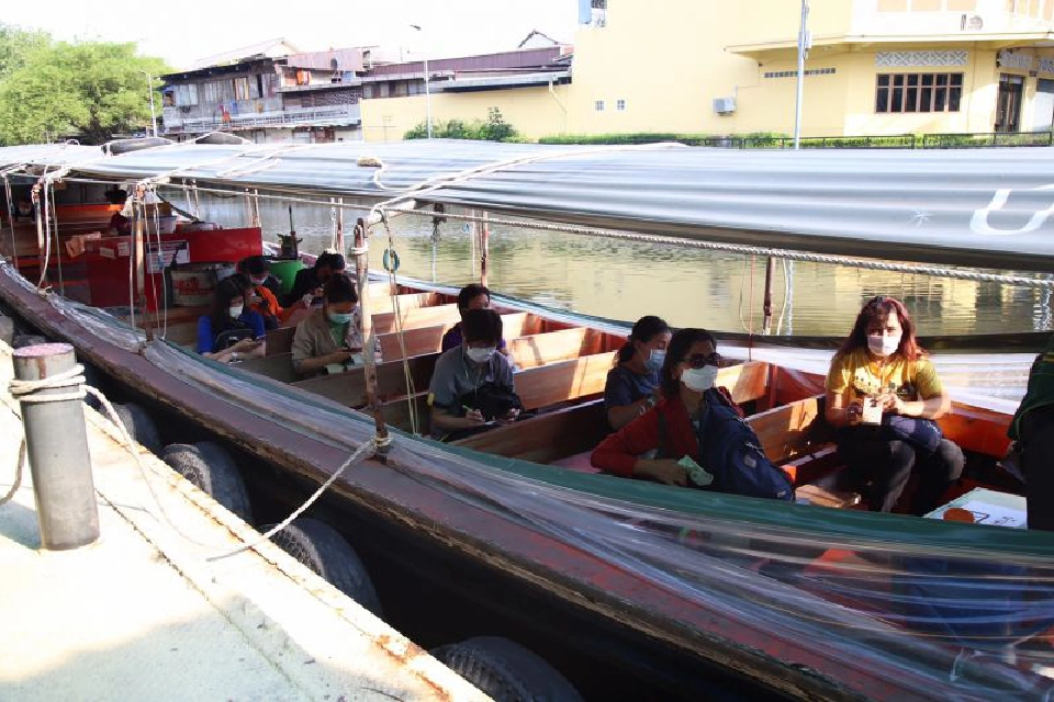 โดยสารสาธารณะพร้อมใจจัดระเบียบป้องกันโควิด-19