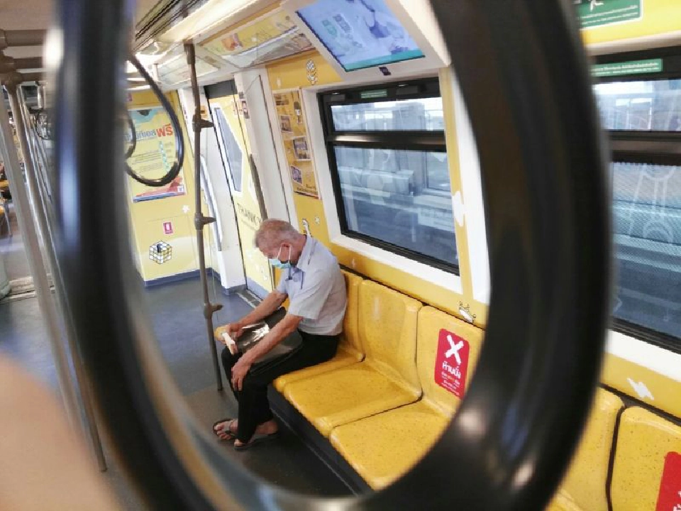 โดยสารสาธารณะพร้อมใจจัดระเบียบป้องกันโควิด-19