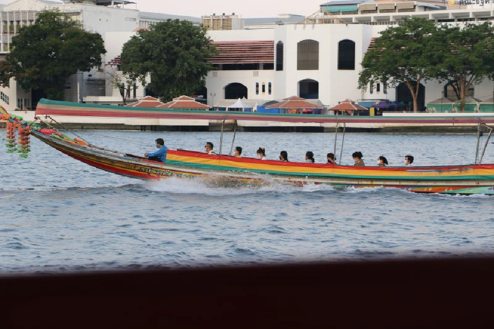 โดยสารสาธารณะพร้อมใจจัดระเบียบป้องกันโควิด-19