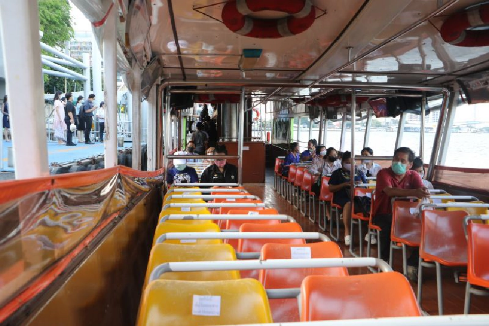 โดยสารสาธารณะพร้อมใจจัดระเบียบป้องกันโควิด-19