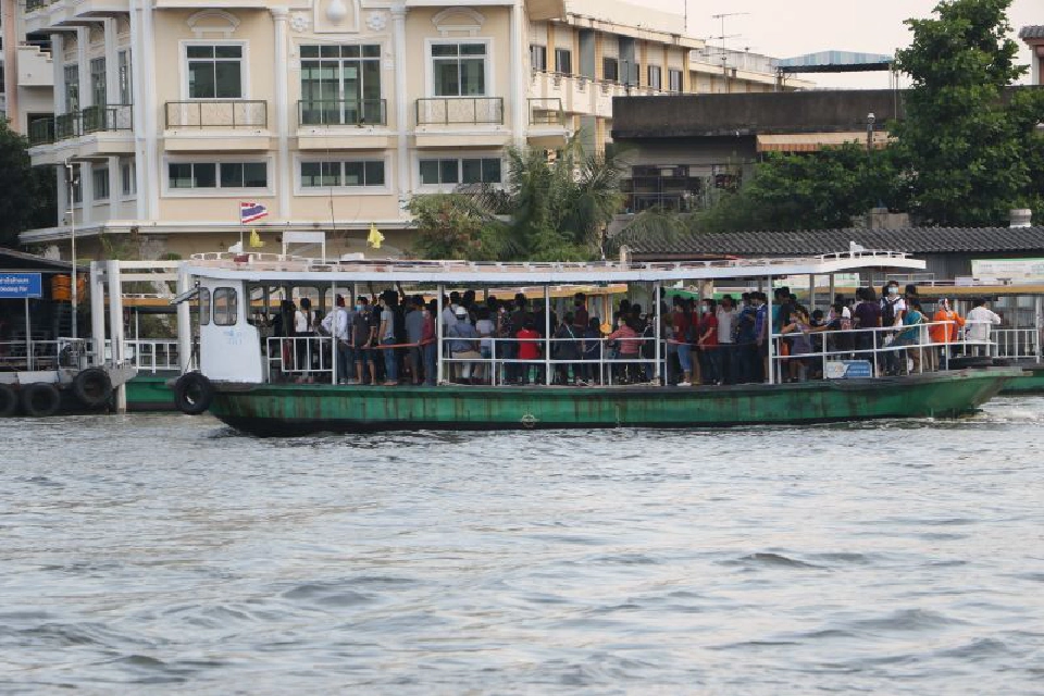 โดยสารสาธารณะพร้อมใจจัดระเบียบป้องกันโควิด-19