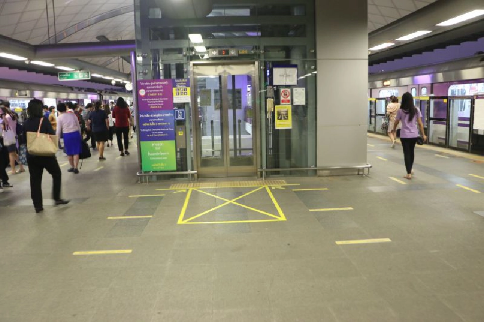 โดยสารสาธารณะพร้อมใจจัดระเบียบป้องกันโควิด-19