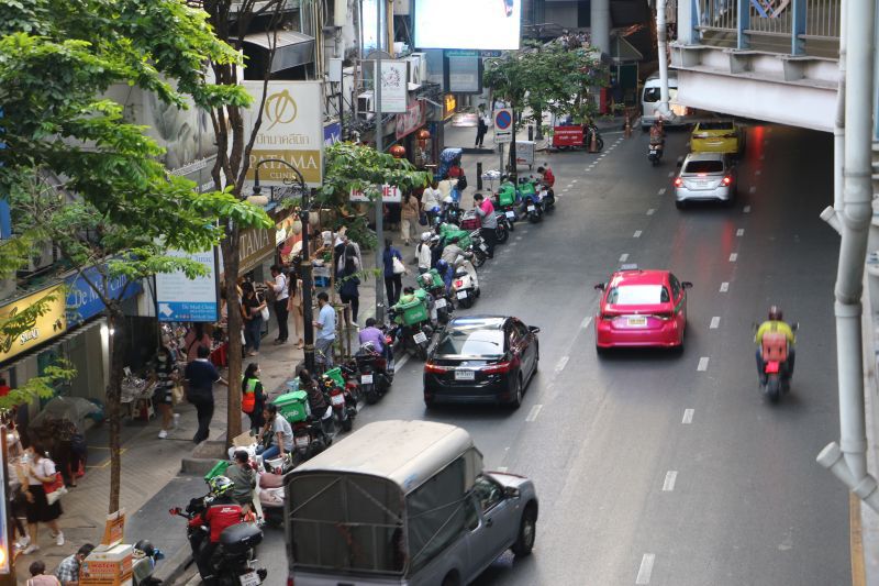 ห่างกันเถอะนะ สู้โควิด-19 ไปด้วยกัน