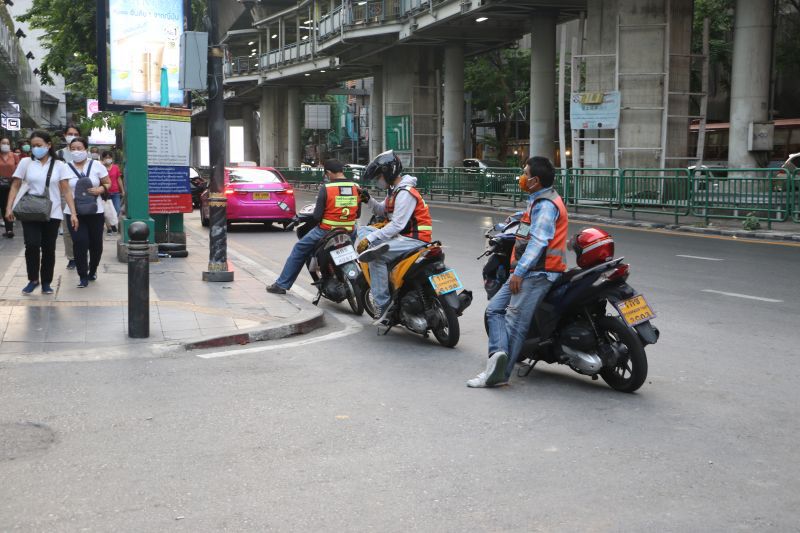 ห่างกันเถอะนะ สู้โควิด-19 ไปด้วยกัน