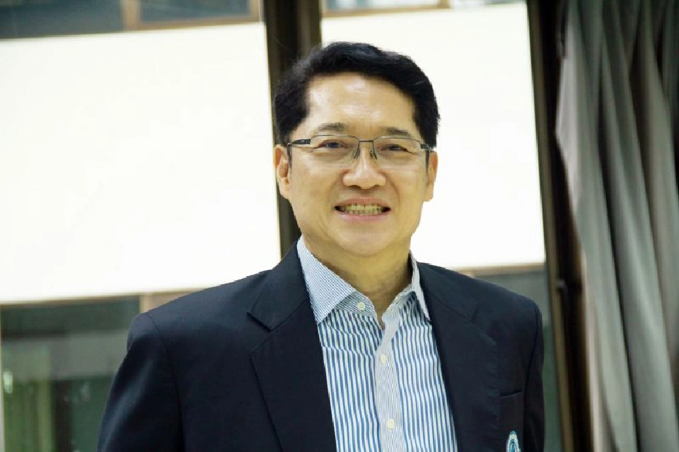  นายองอาจ คล้ามไพบูลย์