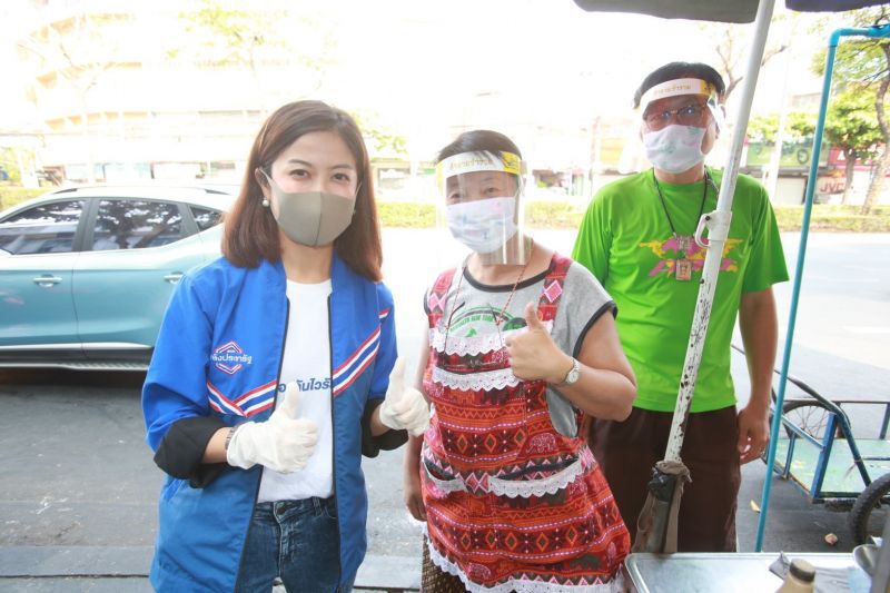 “ทิพานัน”ลุยแจก เฟซชีลด์ ให้พ่อค้า-แม่ค้า