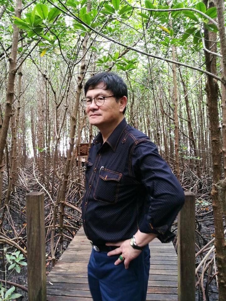  ศ.ดร. เอนก  เหล่าธรรมทัศน์
