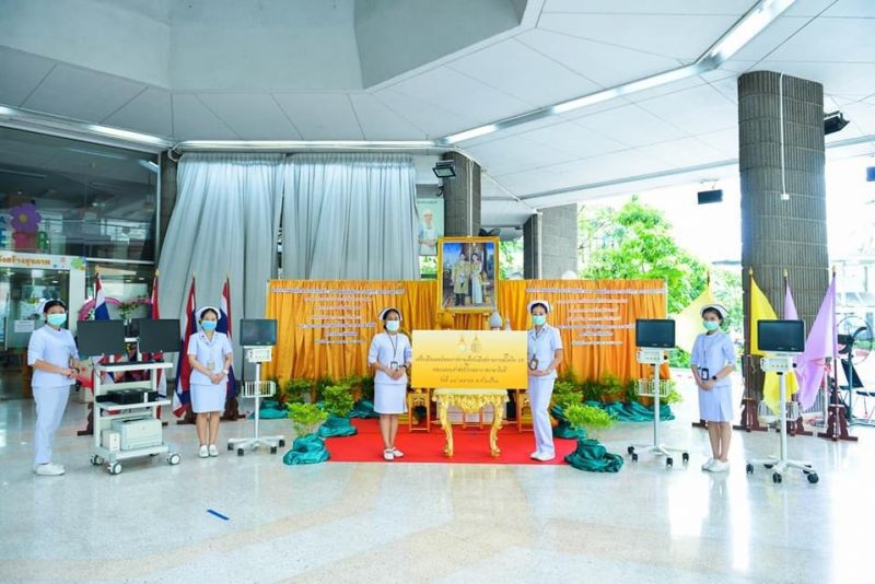 "ในหลวง-พระราชินี”พระราชทานเครื่องมือแพทย์แก่คณะแพทย์ ร.พ.รามาฯ