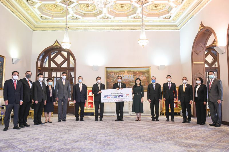 เดอะมอลล์-สมาคมธนาคาร มอบเงิน70ล้าน ให้ทีมแพทยสู้โควิด