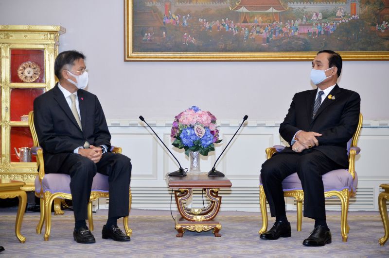 เดอะมอลล์-สมาคมธนาคาร มอบเงิน70ล้าน ให้ทีมแพทยสู้โควิด