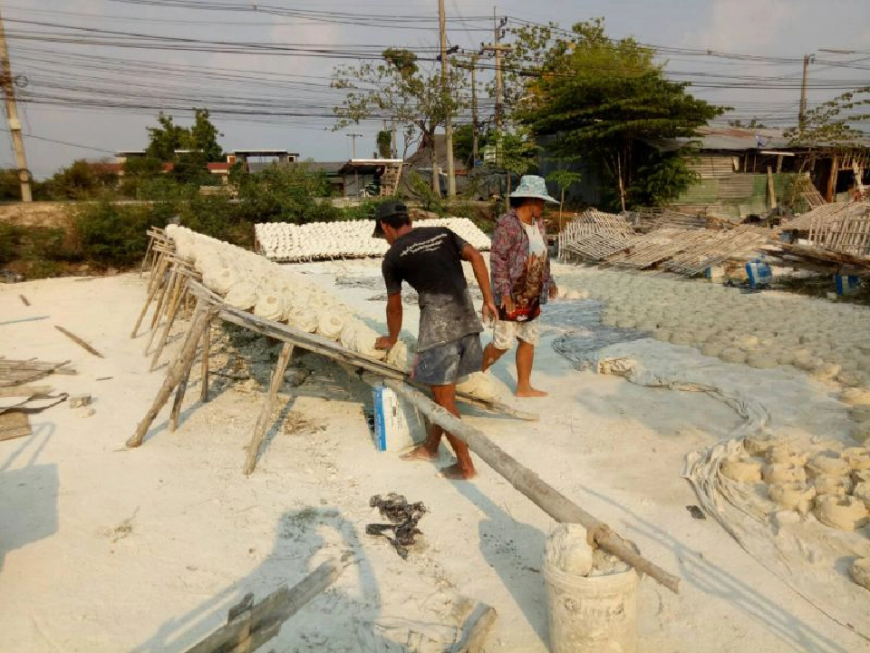 เลื่อนสงกรานต์ ผู้ค้าดินสอพองลพบุรีอ่วม