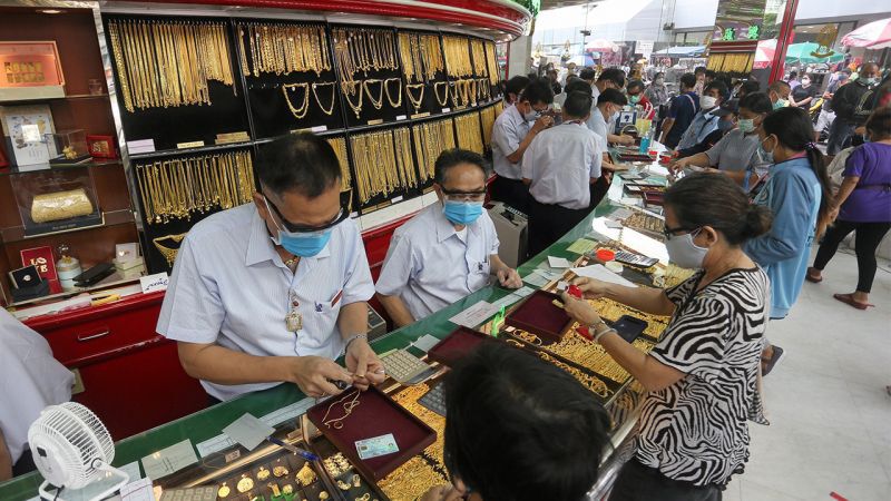 ร้านทองสำรองเงิน  ตั้งรับคนแห่ขาย