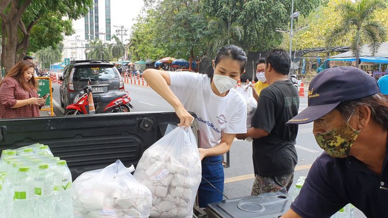 "ส.ส. พปชร" เปิดโรงทานช่วยผู้เดือดร้อนจากโควิด