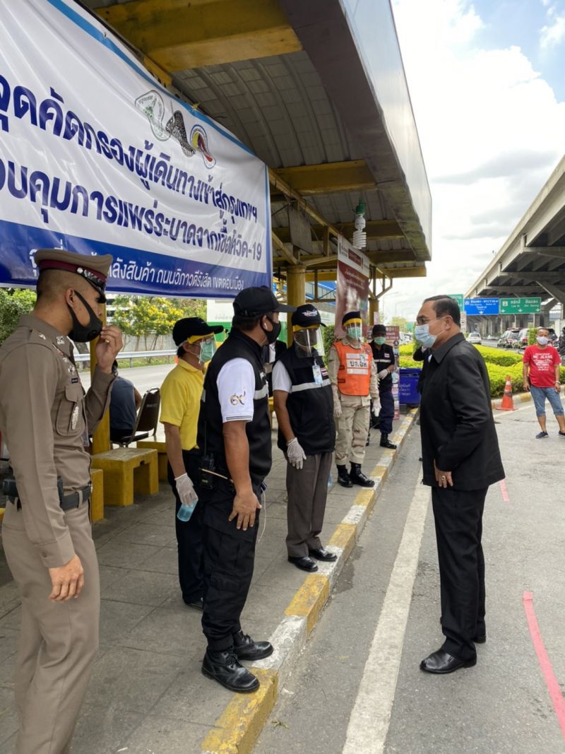 นายกฯลงตรวจเยี่ยม ร.พ.สนามธรรมศาสตร์