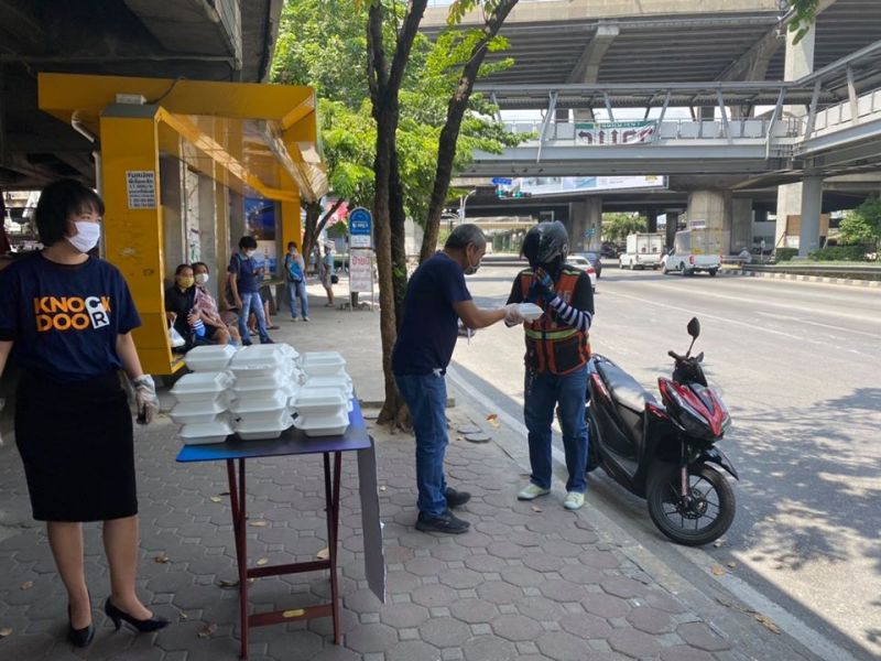 ปันน้ำใจ "แจกข้าวฟรี" แม้บริษัทตัวเองไม่มีลูกค้า