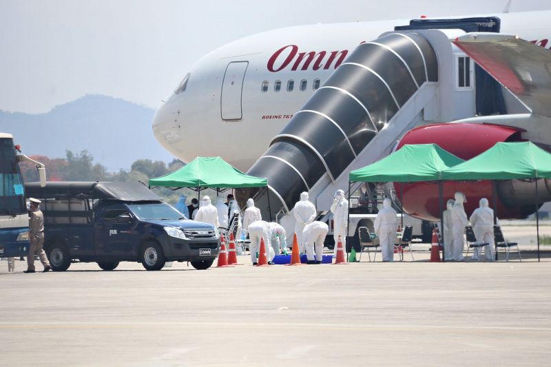 รับน.ร.AFS162 คนกลับจากสหรัฐเข้ากักตัวที่สัตหีบ