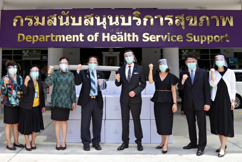 โรงแรมสยามเคมปินสกี้ กรุงเทพฯบริจาคเฟสชิลด์ให้อสม.