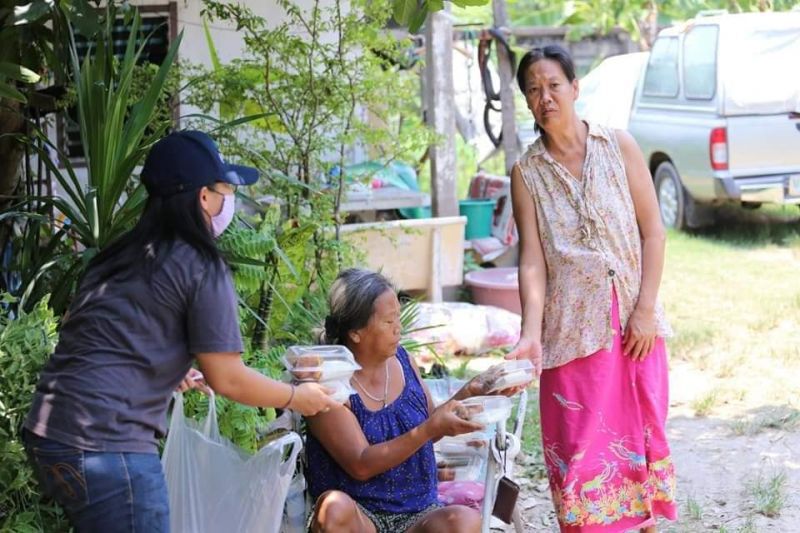 วัยรุ่นสองแควลงช่วย”ชาวแพ”