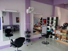 ร้านตัดผมร้องรัฐเปิดให้บริการเดือนพฤษภาคม