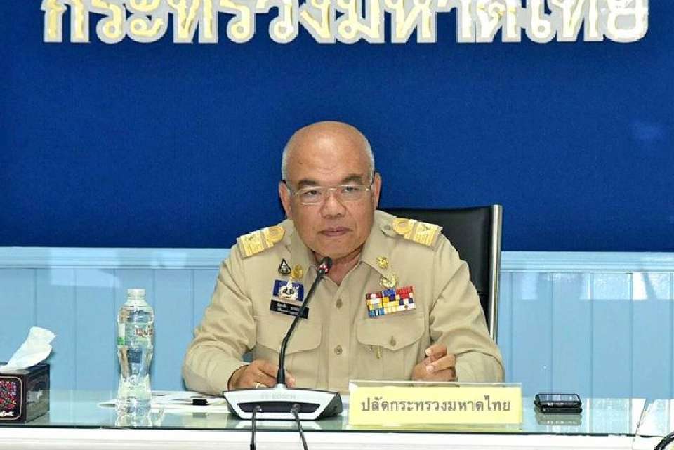 นายฉัตรชัย พรหมเลิศ